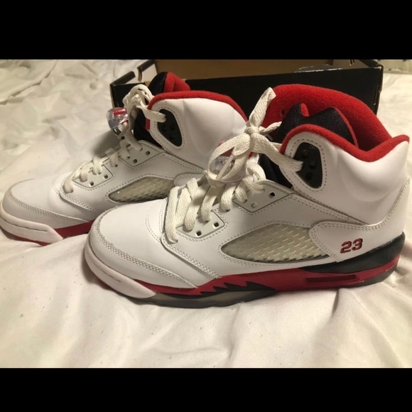 Jordan’s retro 5 (GS) Fire reds - Picture 4 of 5